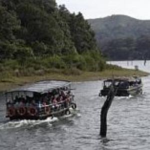 Tourist boat capsizes in Kerala, 30 dead 