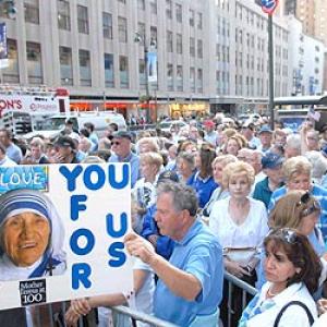 Empire State shuts door, but NYC celebrates Mother Teresa