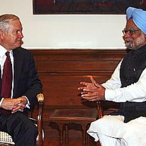 US defence secretary Robert Gates meets PM