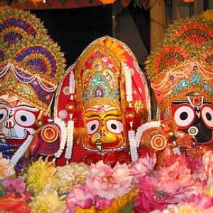 Thousands take part in Lord Jagannath's rath yatra