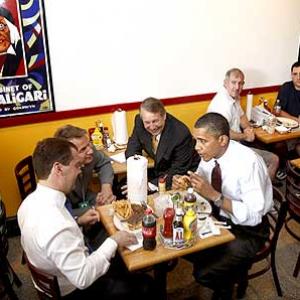 Pic: Former Cold War foes catch a burger break