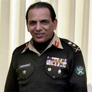 Pak looking to extend army chief Kayani's tenure