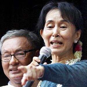 Let's talk face-to-face, Suu Kyi tells junta