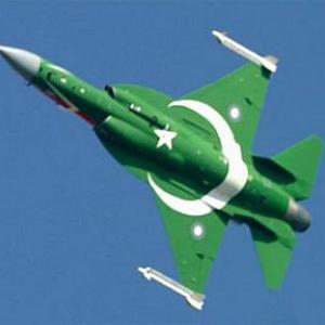 Pakistani jets pound militant bases, 25 killed