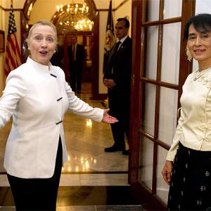 Sister act: Clinton-Suu Kyi talk democracy, books and more