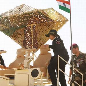 In PHOTOS: President Pratibha Patil rides the T-90 tank