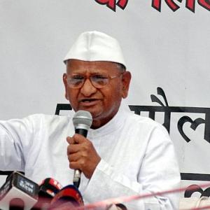 Anna Hazare sits on one-day fast at Jantar Mantar