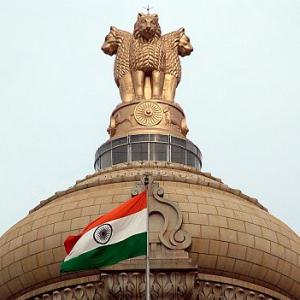 Government extends Parliament session to clear Lokpal Bill