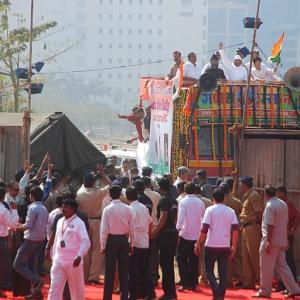 Anna Hazare begins his three-day fast