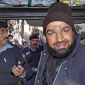 Governor's killer a holy warrior, say Pak clerics