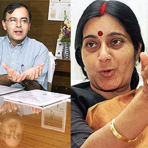 BJP yatra: Swaraj, Jaitley arrested in Jammu