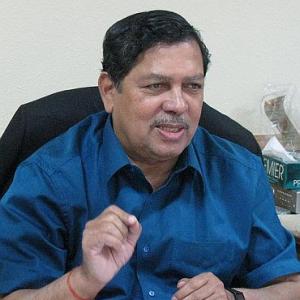 Why are Kejriwal and his team so stuck?: Justice Hegde