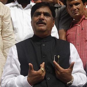 Will BJP sort out issues with Munde on Sunday?