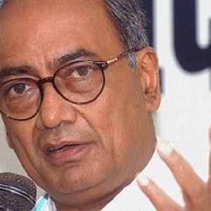 'Ramdev treatment' for Anna if he fasts: Digvijay