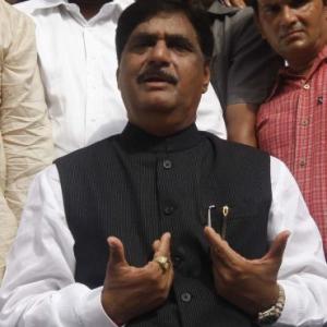 Why Munde is inching close to Congress