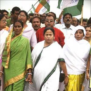 Should I give the Maoists rasogolla: Mamata Banerjee