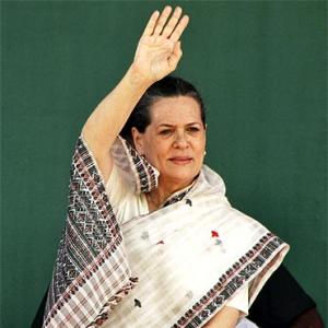 Will take steps to check illegal immigration, Sonia promises Mizoram