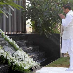 IMAGES: Rich tributes paid to 26/11 martyrs
