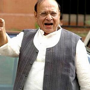 Gujarat Cong under Vaghela all set to 'out-fast' Modi