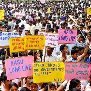 Assam: Protests get louder against Indo-Bangla deal pact