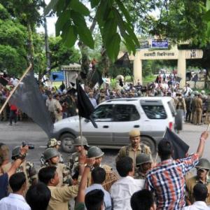 Black flags waved at Gogoi in protest of land pact with B'desh