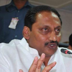 AP CM, cabinet members submit 'affidavits' opposing Telangana formation