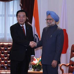 Photo: Manmohan meets Japanese PM