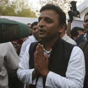 Akhilesh meets PM, seeks smooth transfer of funds for UP