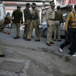 Militants gun down cop at bunker removal site in Srinagar