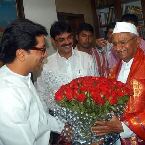 Team Anna divided over Hazare's praise for MNS chief