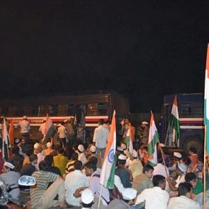 Team Anna supporters keep night-long vigil