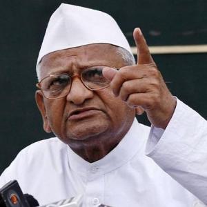 Vote for party which gives political alternative: Hazare