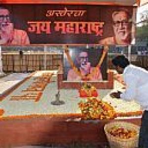 Sena removes Thackeray's memorial from Shivaji Park