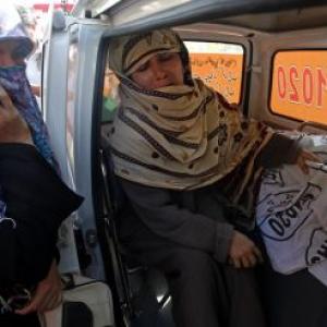 Five female anti-polio workers gunned down in Pak