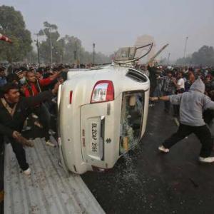 Violence erupts at India Gate, hooligans hijack protests