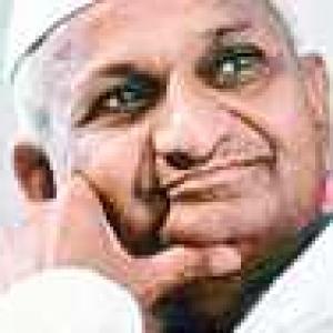 Give death penalty or lifer to rapists: Hazare to PM