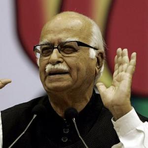 Advani invited to Nitish's oath ceremony; no calls for Modi, Shah