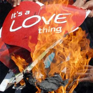 Shiv Sena, MNS to woo young voters on V-Day