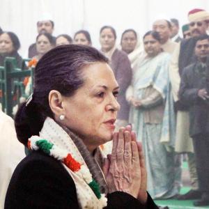 Throw BJP out, get Cong to power: Sonia tells Uttarakhand