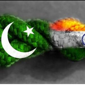 India, Pak walk the extra mile; to ink new visa accord