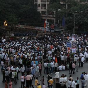 PHOTOS: Hundreds turn up to bid farewell to Thackeray