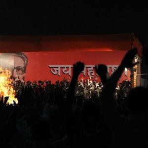 Remove makeshift Thackeray memorial at Shivaji Park: BMC 