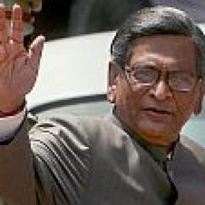 S M Krishna quits Cabinet to give PM a free hand