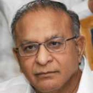 Demoted Jaipal Reddy sulks, refuses to take charge 