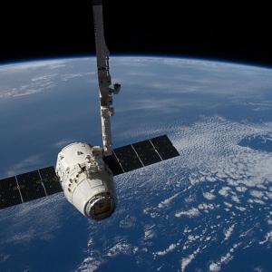 PICS: SpaceX's Dragon completes 1st commercial flight