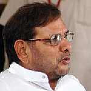 Sharad Yadav hits out at govt, wants Bansal to resign