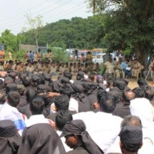 PIC: Vaiko continues protest against Rajapakse's visit