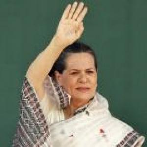 Sonia holds parleys with ministers, Cong leaders