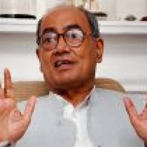 Digvijay stands firm on remarks on two power centres