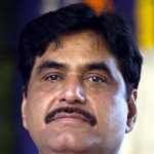 Munde ends hunger strike after govt's assurances